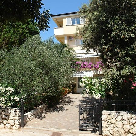 Apartments With A Parking Space Mandre, Pag - 18748 โคลัน ภายนอก รูปภาพ