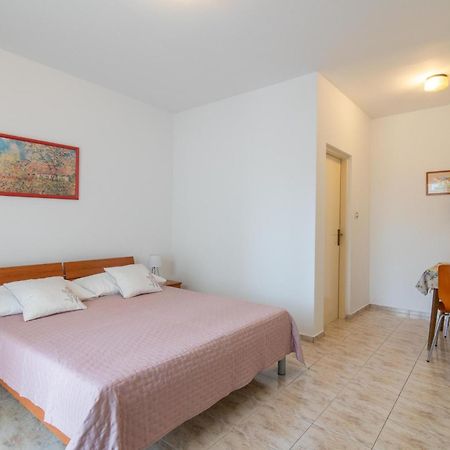 Apartments With A Parking Space Mandre, Pag - 18748 โคลัน ภายนอก รูปภาพ