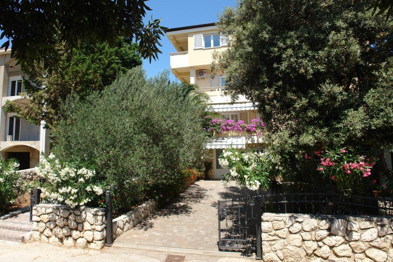 Apartments With A Parking Space Mandre, Pag - 18748 โคลัน ภายนอก รูปภาพ