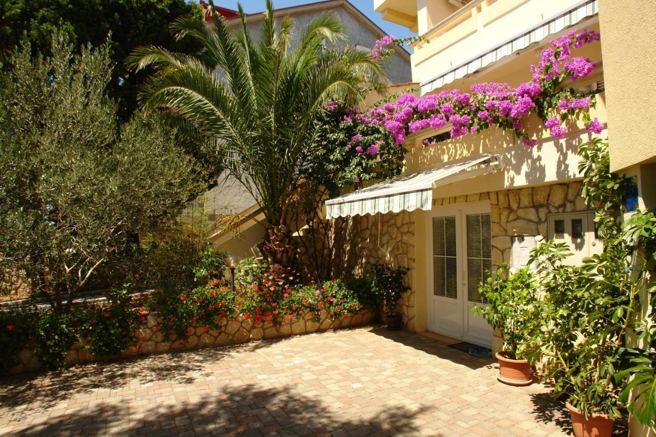 Apartments With A Parking Space Mandre, Pag - 18748 โคลัน ภายนอก รูปภาพ