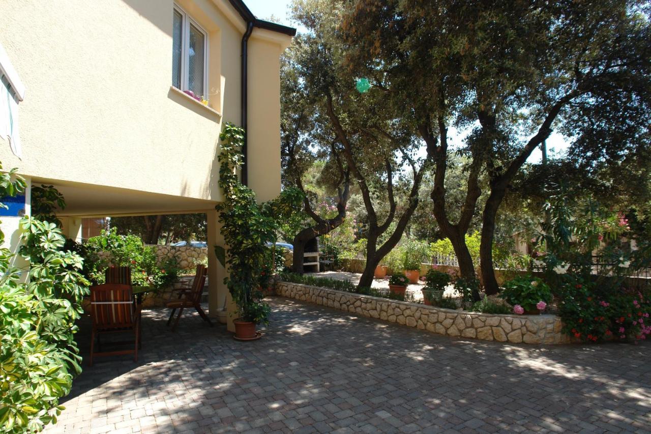 Apartments With A Parking Space Mandre, Pag - 18748 โคลัน ภายนอก รูปภาพ
