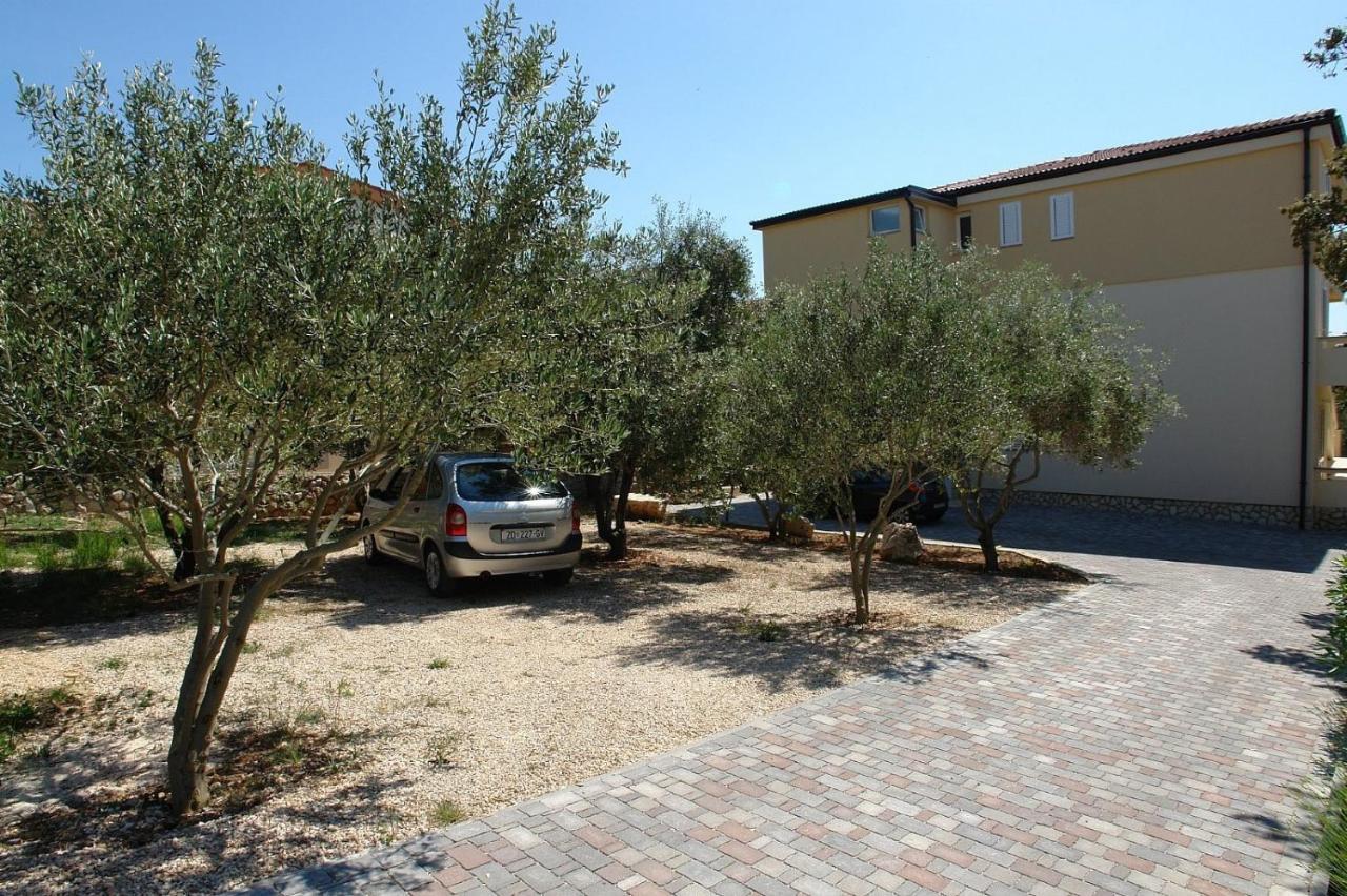 Apartments With A Parking Space Mandre, Pag - 18748 โคลัน ภายนอก รูปภาพ