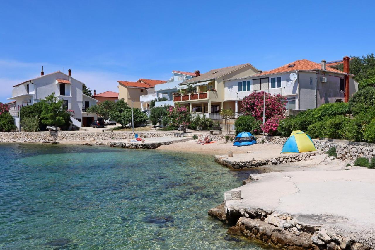 Apartments With A Parking Space Mandre, Pag - 18748 โคลัน ภายนอก รูปภาพ