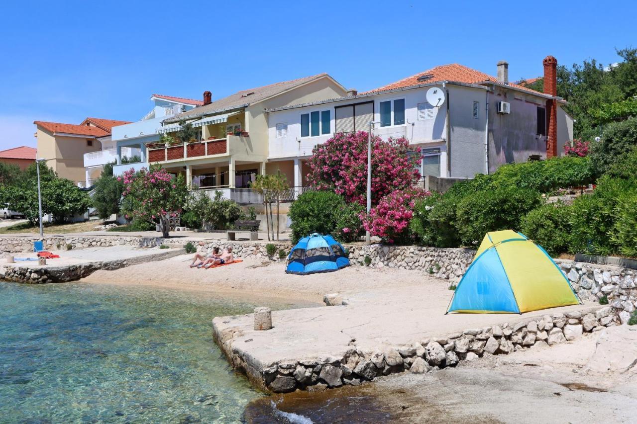Apartments With A Parking Space Mandre, Pag - 18748 โคลัน ภายนอก รูปภาพ