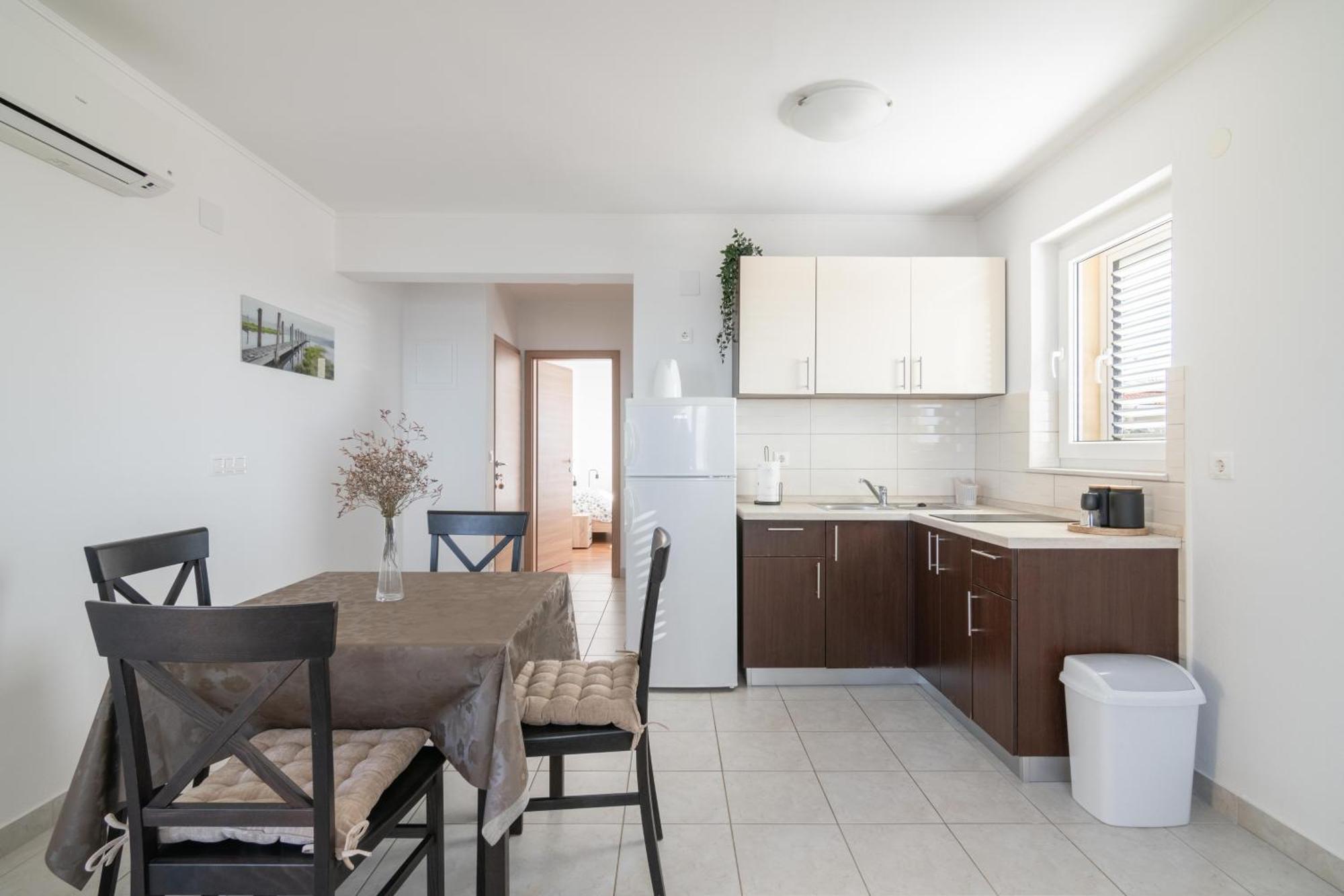 Apartments With A Parking Space Mandre, Pag - 18748 โคลัน ภายนอก รูปภาพ