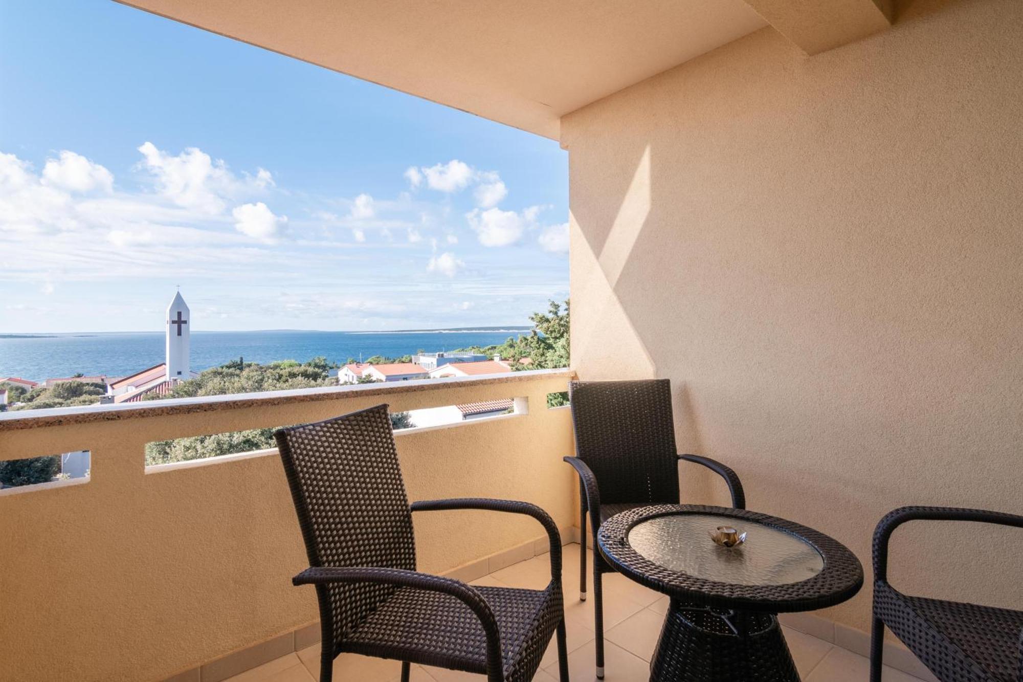 Apartments With A Parking Space Mandre, Pag - 18748 โคลัน ภายนอก รูปภาพ