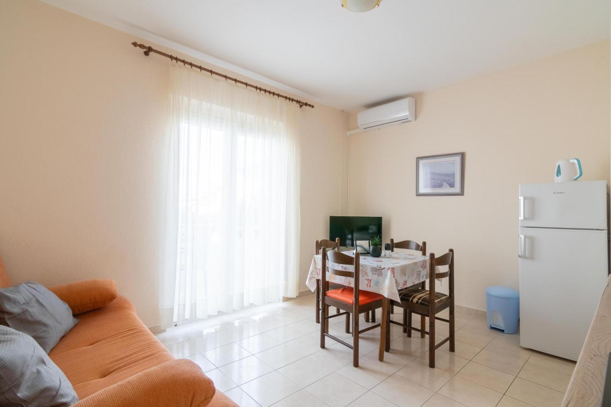 Apartments With A Parking Space Mandre, Pag - 18748 โคลัน ภายนอก รูปภาพ