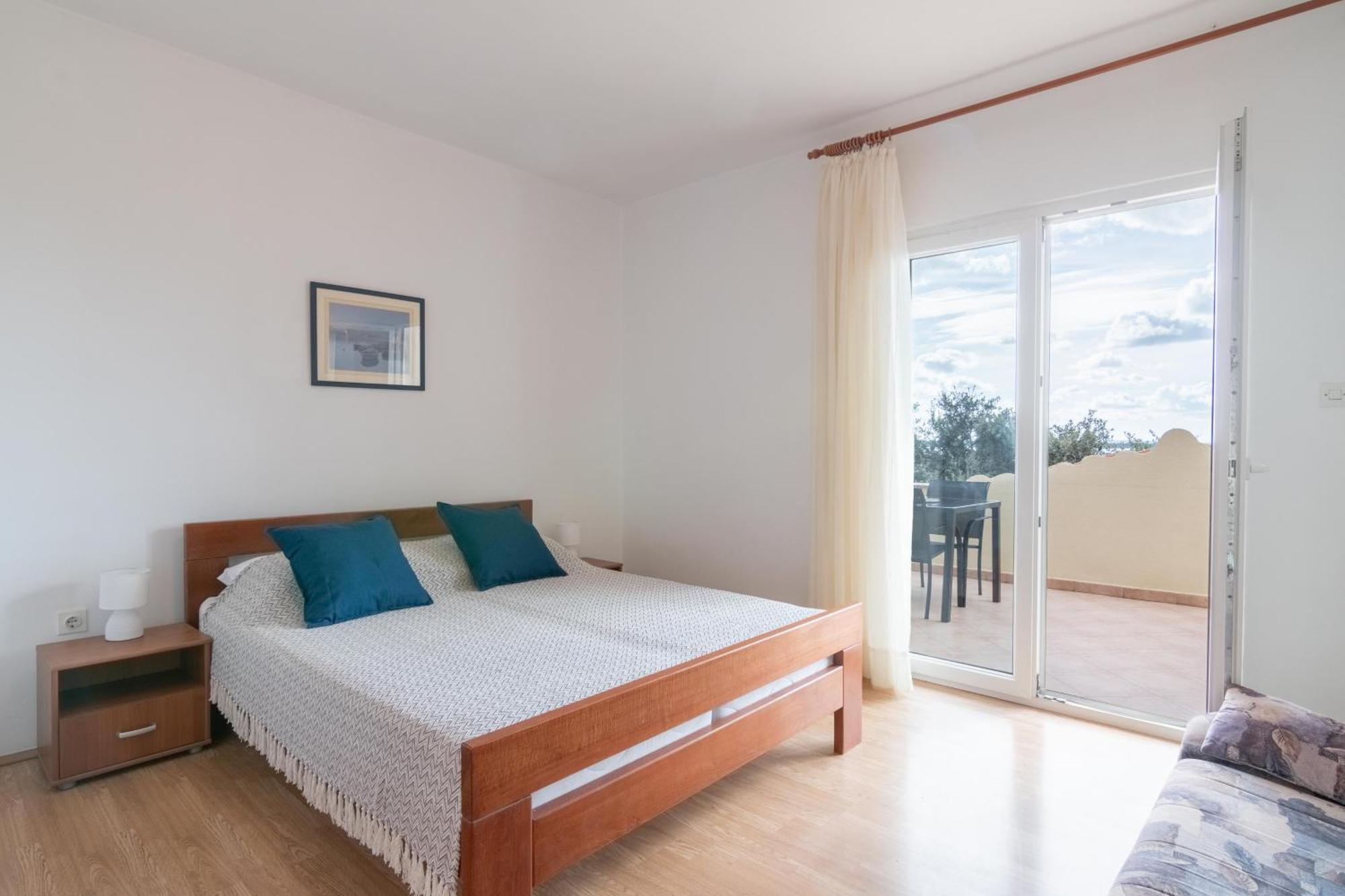 Apartments With A Parking Space Mandre, Pag - 18748 โคลัน ภายนอก รูปภาพ