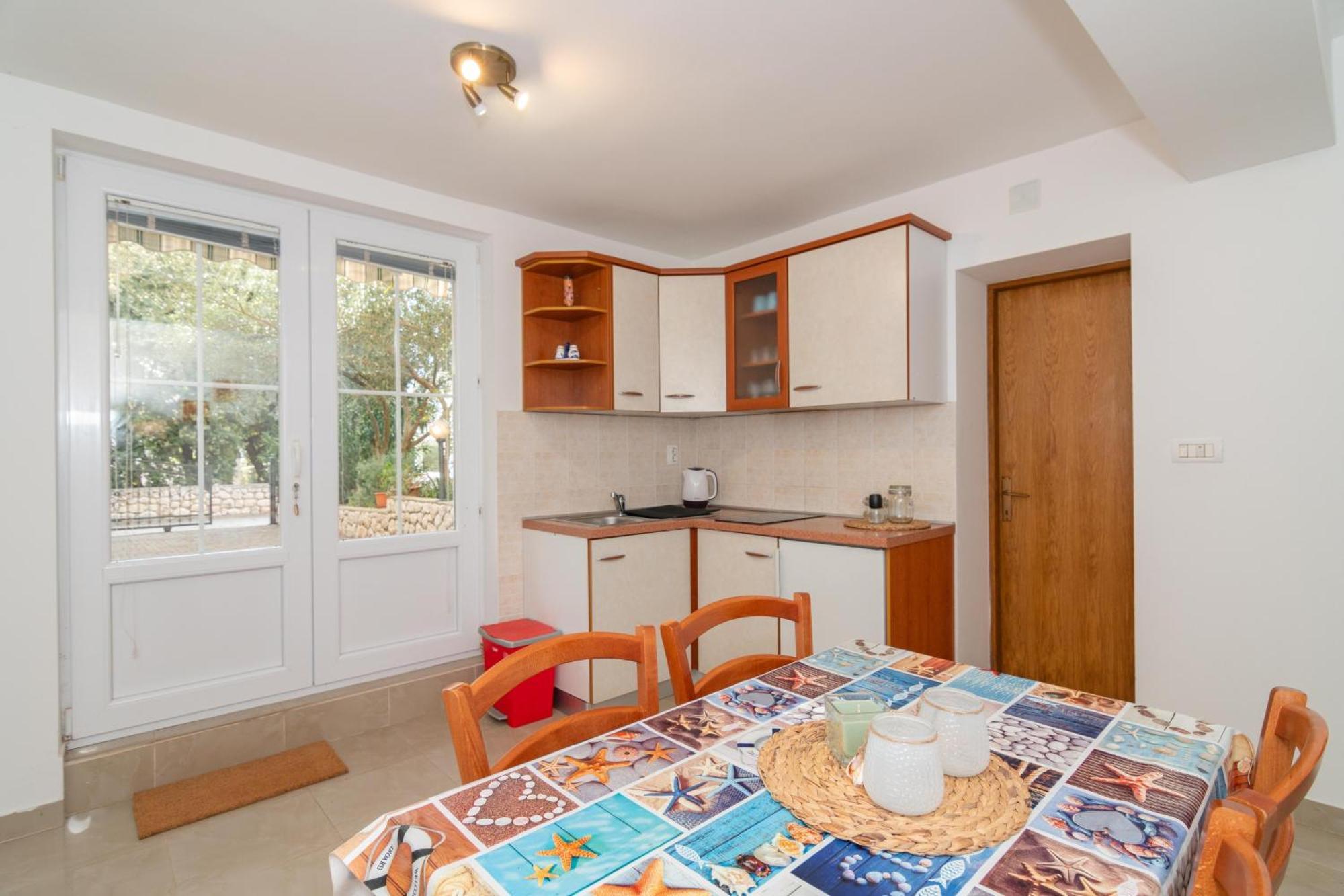 Apartments With A Parking Space Mandre, Pag - 18748 โคลัน ภายนอก รูปภาพ