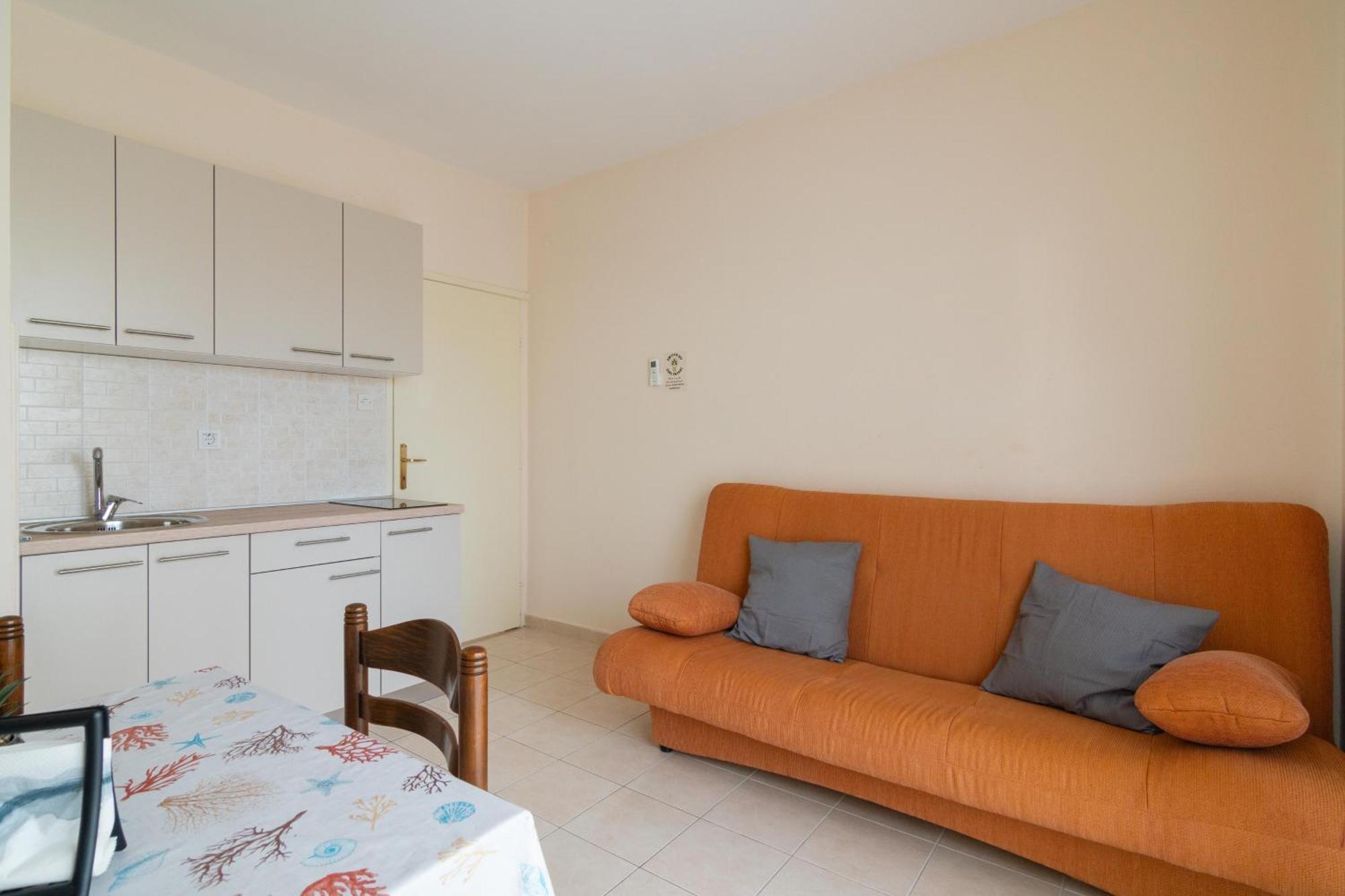 Apartments With A Parking Space Mandre, Pag - 18748 โคลัน ภายนอก รูปภาพ