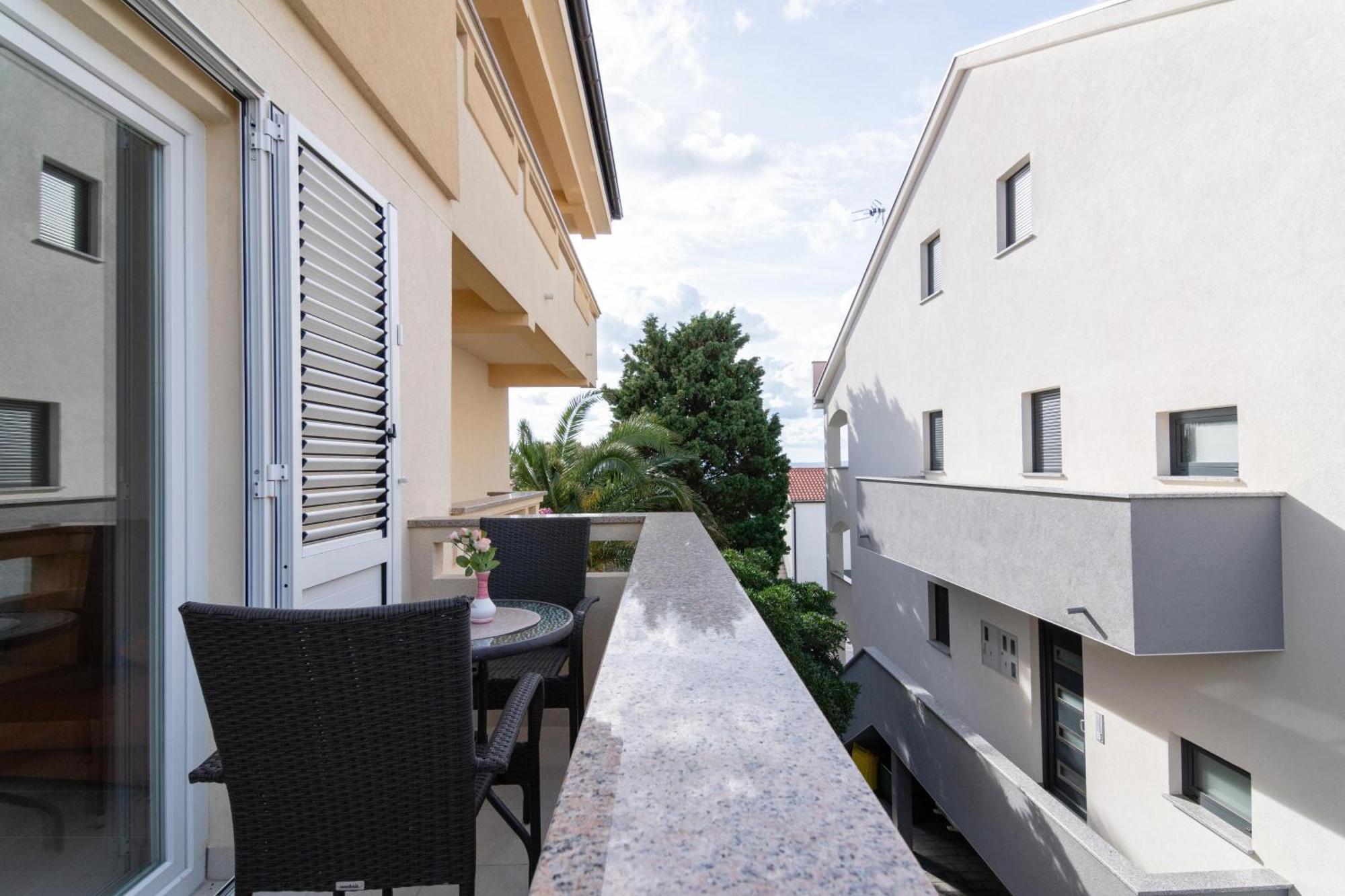 Apartments With A Parking Space Mandre, Pag - 18748 โคลัน ภายนอก รูปภาพ