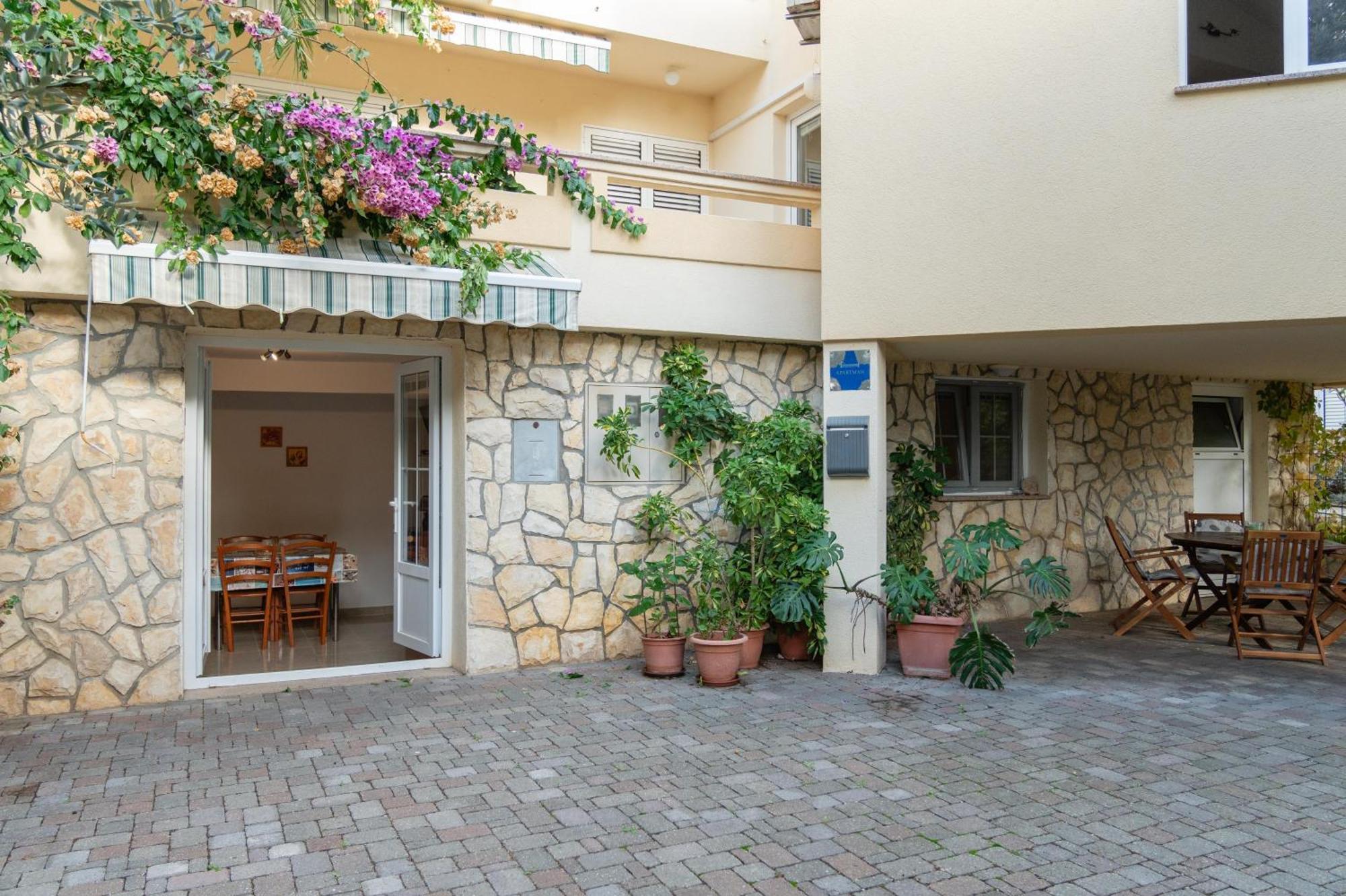 Apartments With A Parking Space Mandre, Pag - 18748 โคลัน ภายนอก รูปภาพ