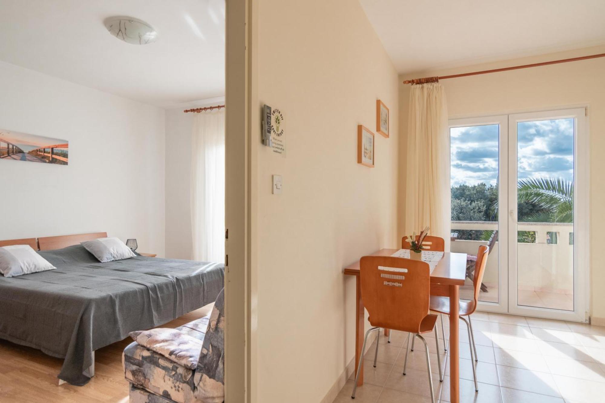 Apartments With A Parking Space Mandre, Pag - 18748 โคลัน ห้อง รูปภาพ
